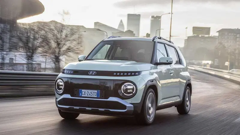 Hyundai Inster: la city car elettrica compatta diventa a 5 posti, con un sovraprezzo "simbolico"
