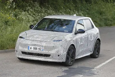 Nuova Nissan Micra elettrica: la nippo-francese debutta entro l&rsquo;anno [Foto Spia]