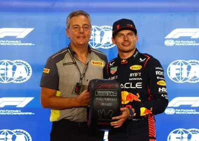 F1. Bilanciamento, preparazione per la qualifica, stile di guida del pilota: Mario Isola spiega l’arte della gestione delle gomme Pirelli. E sul 2026 dice…