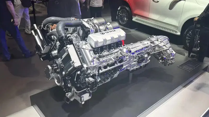 Ma i cinesi non facevano solo auto elettriche? All'improvviso spunta un V8 all'americana