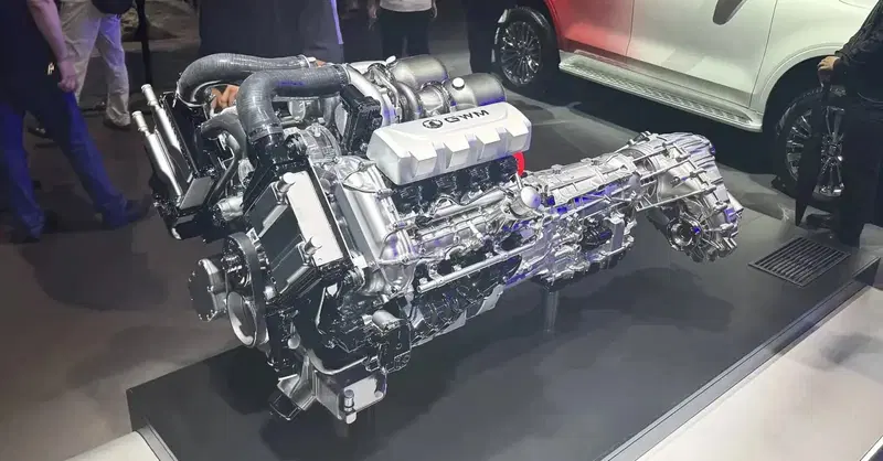 Ma i cinesi non facevano solo auto elettriche? All'improvviso spunta un V8 all'americana