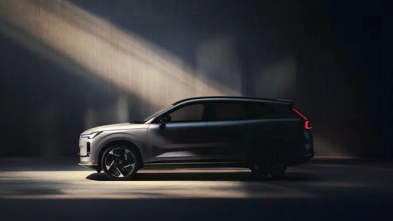 Volvo: dietrofront sull'elettrico, il ritorno della XC70 ibrida plug-in