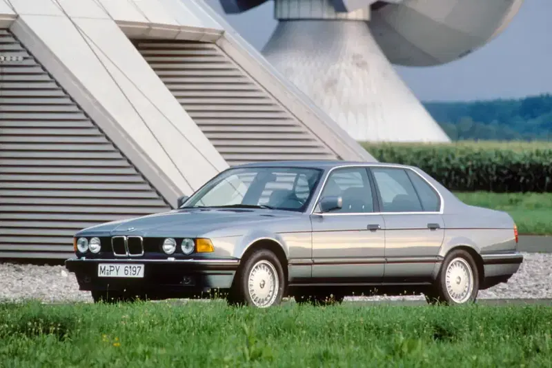 BMW serie 7 del 1991 la prima ad avere come optional le luci allo xeno