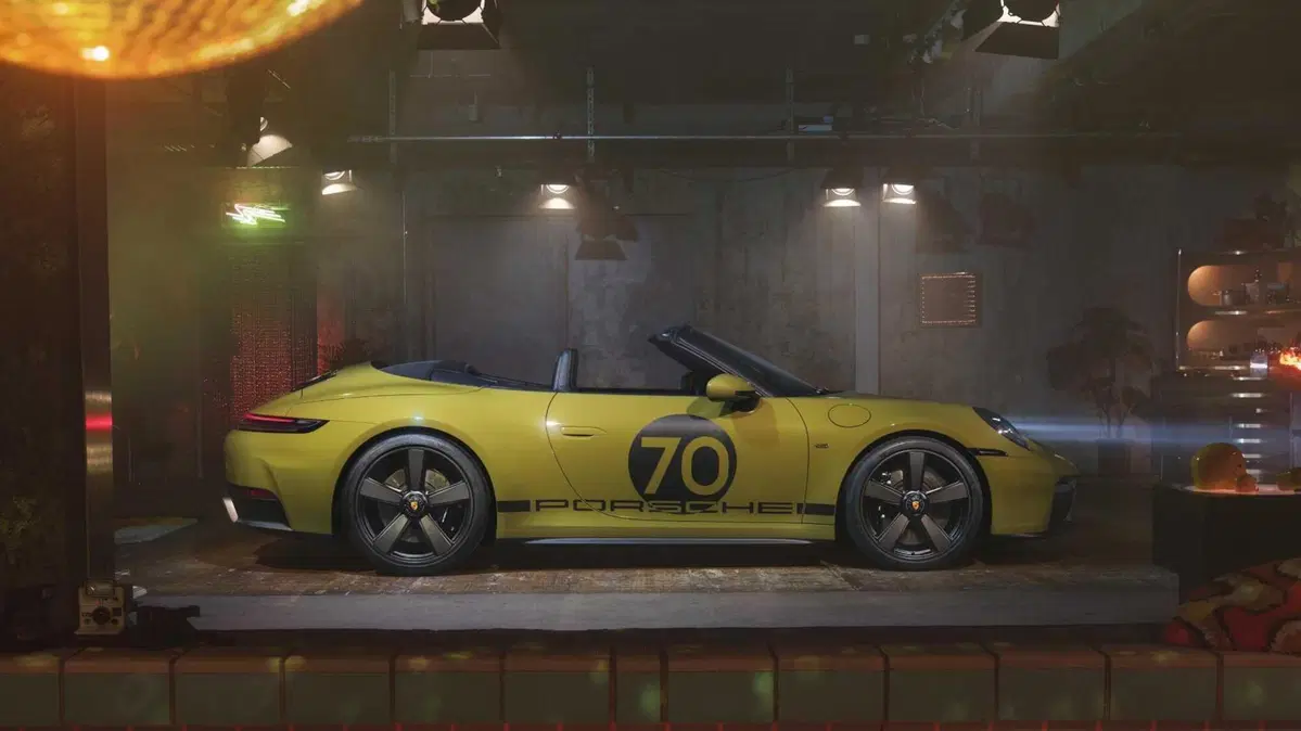 Porsche 911 Cabrio 3.6 Spirit 70 auto (3)