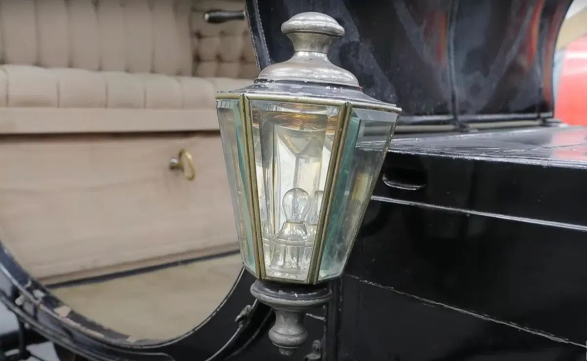 Facciamo luce sui fari: dalle lampadine di Edison ai Full Led Matrix Laser (3)