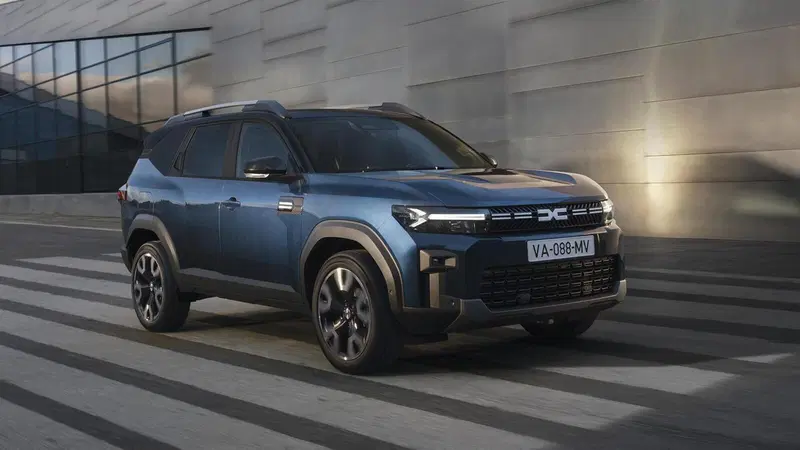 Dacia Bigster: il C-Suv ibrido al miglior prezzo che consuma poco | Quanto consuma, prezzi e caratteristiche [VIDEO]