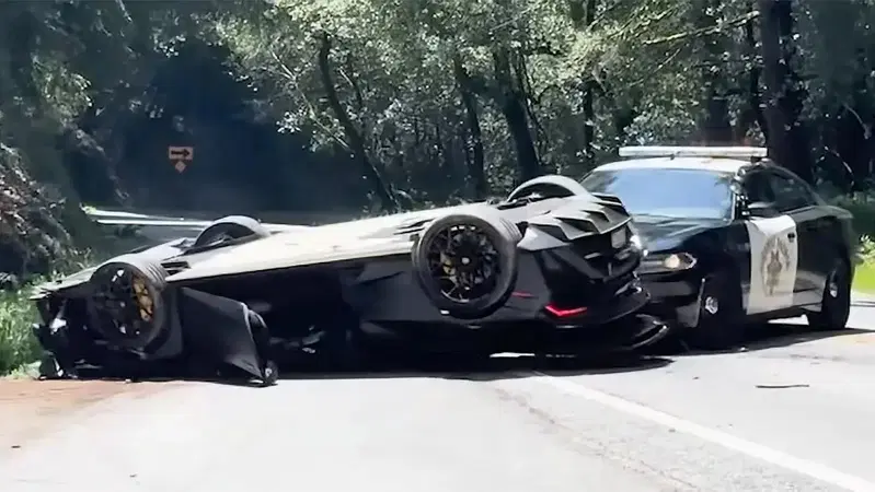 Lamborghini Huracan STO: la Polizia usa uno strano metodo per spostarla [VIDEO]