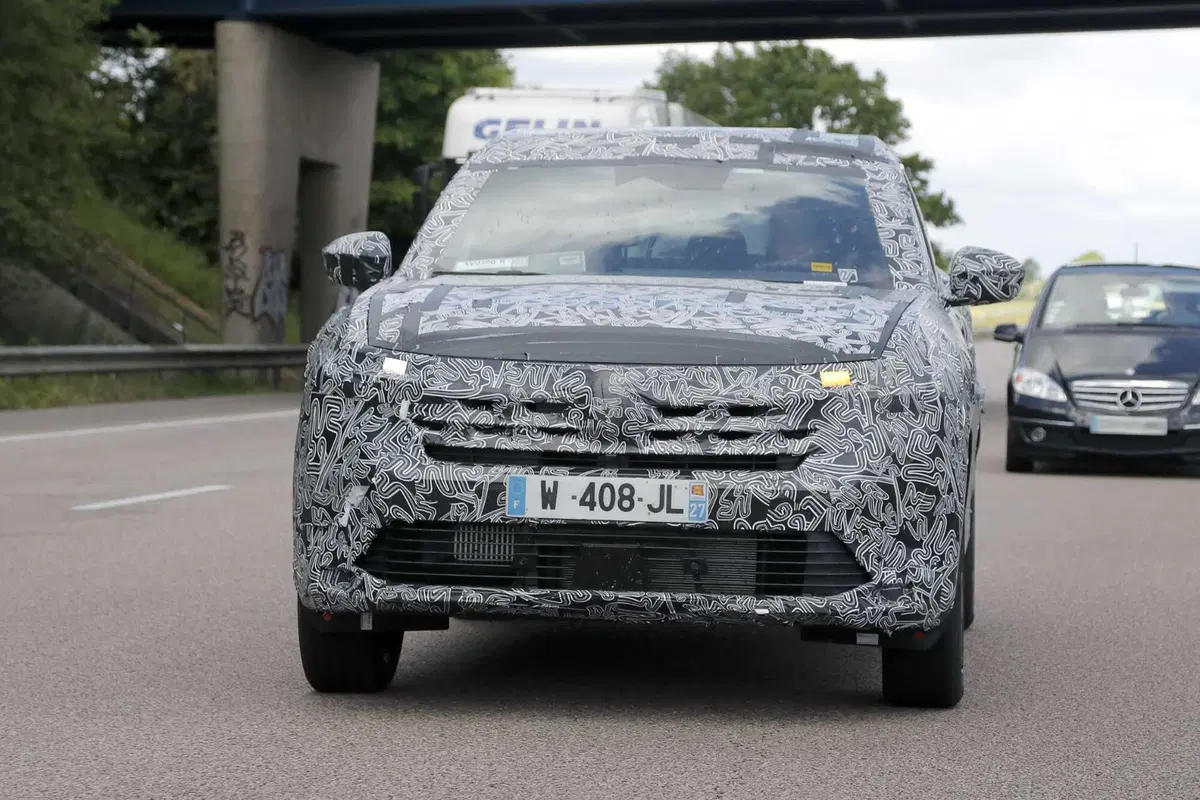 Renault Boreal: l’inedito SUV franco-brasiliano atteso nel 2026 [Foto Spia] (2)