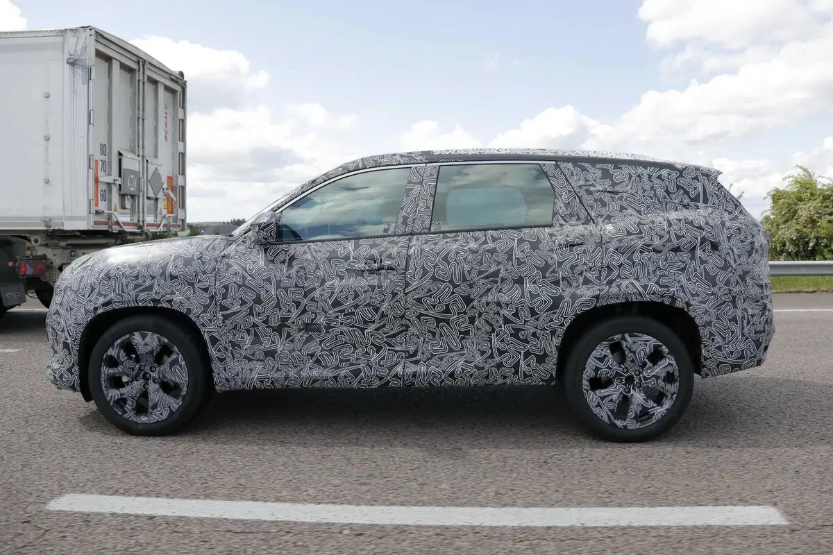 Renault Boreal: l’inedito SUV franco-brasiliano atteso nel 2026 [Foto Spia] (5)