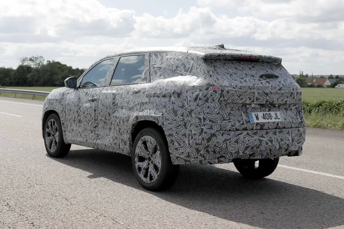 Renault Boreal: l’inedito SUV franco-brasiliano atteso nel 2026 [Foto Spia] (7)
