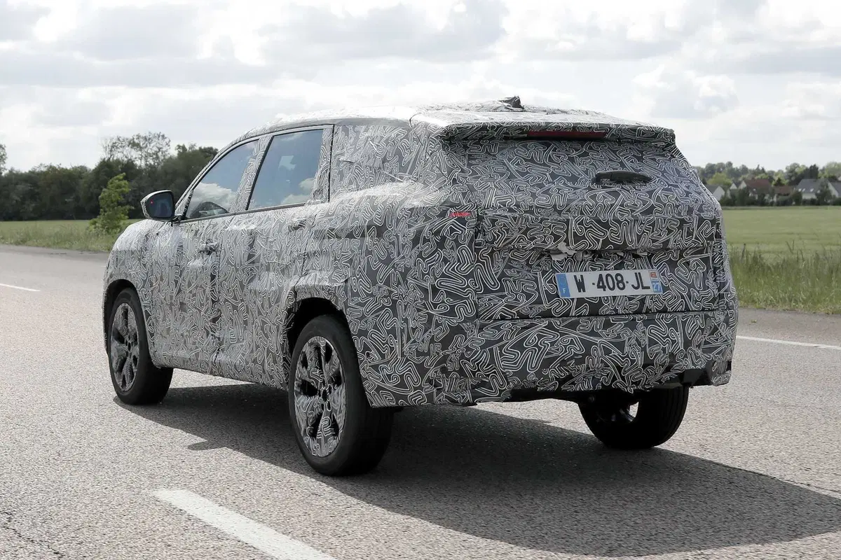 Renault Boreal: l’inedito SUV franco-brasiliano atteso nel 2026 [Foto Spia] (8)