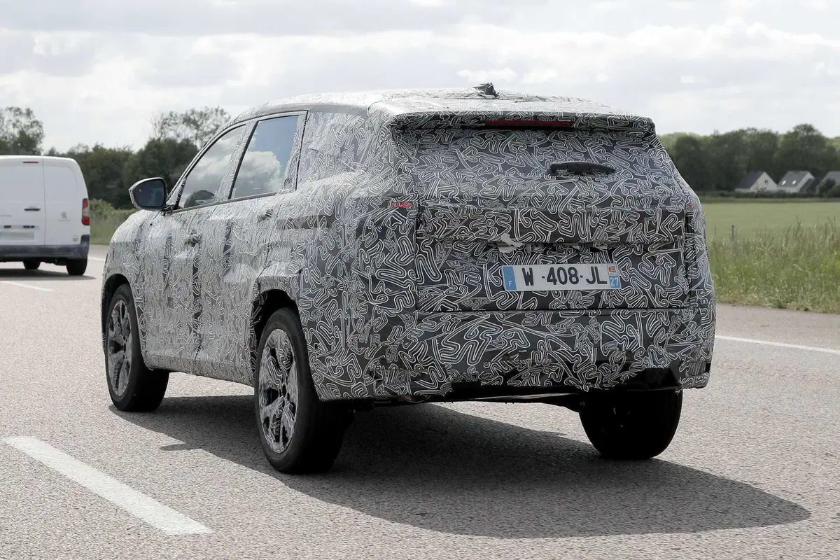 Renault Boreal: l’inedito SUV franco-brasiliano atteso nel 2026 [Foto Spia] (9)