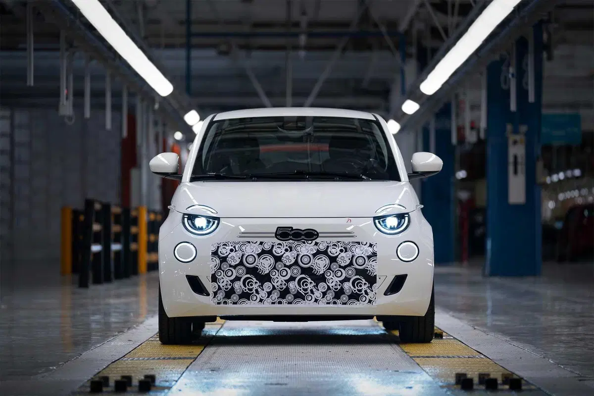 Fiat 500 Ibrida: i primi esemplari a Mirafiori prendono forma [VIDEO]