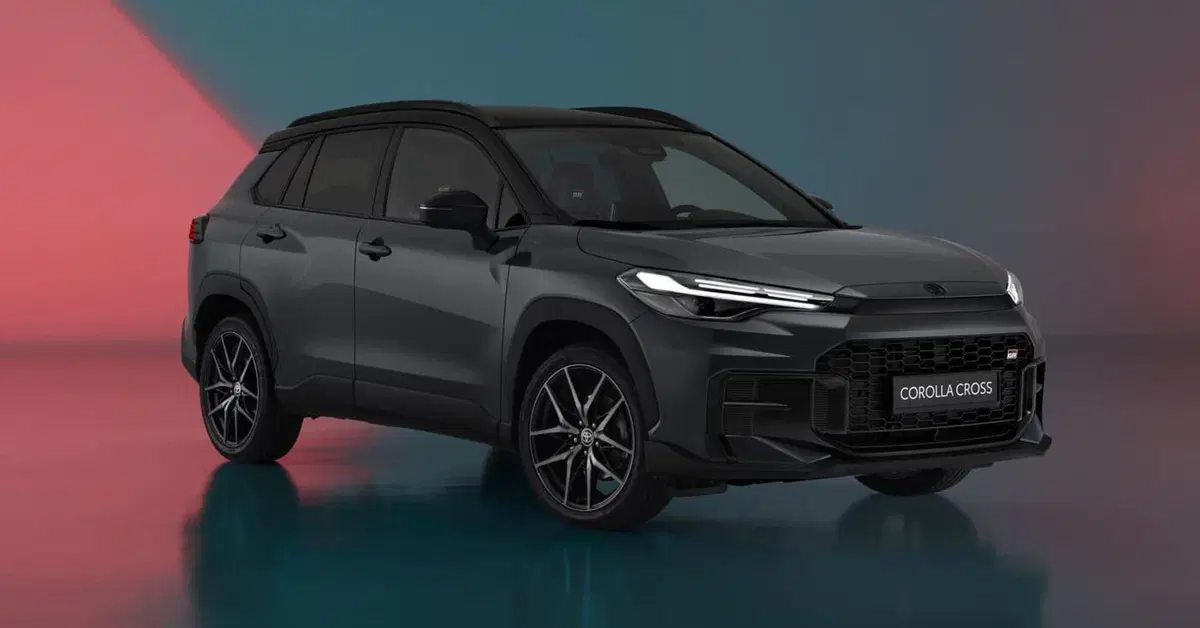 Toyota Corolla Cross 2025, c'&egrave; anche la GR Sport  