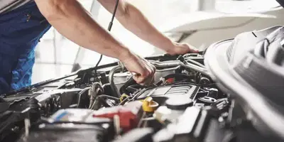 Revisione auto: la UE propone di farla ogni dodici mesi per le targhe pi&ugrave; vecchie, raddoppiano i costi