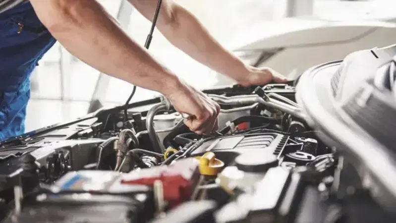 Revisione auto: la UE propone di farla ogni dodici mesi per le targhe pi&ugrave; vecchie, raddoppiano i costi