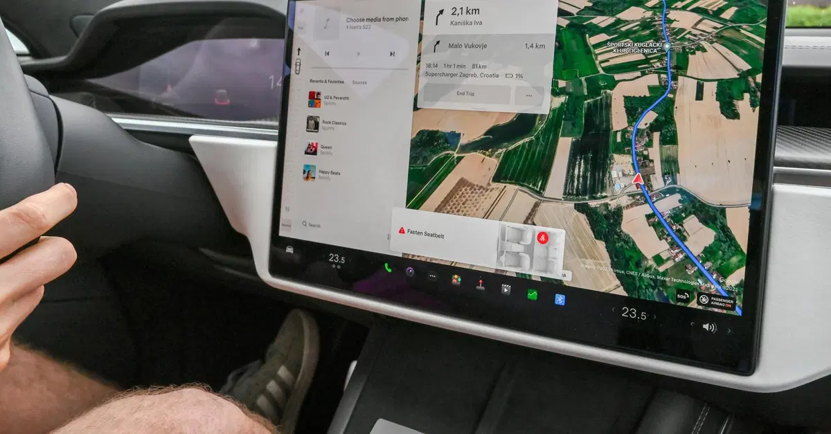 Google Maps si rif&agrave; il look su Android Auto e CarPlay: ora puoi scegliere l&rsquo;auto che ti rappresenta