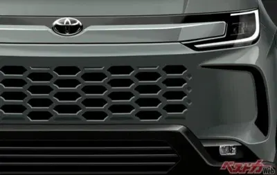 Toyota RAV4 2025, ecco com'&egrave; fatta dentro la nuova SUV giapponese che debutta il 21 maggio