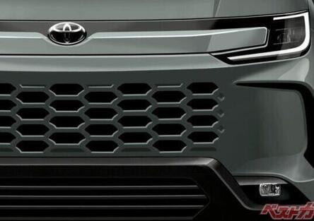 Toyota RAV4 2025, ecco com'è fatta dentro la nuova SUV giapponese che debutta il 21 maggio