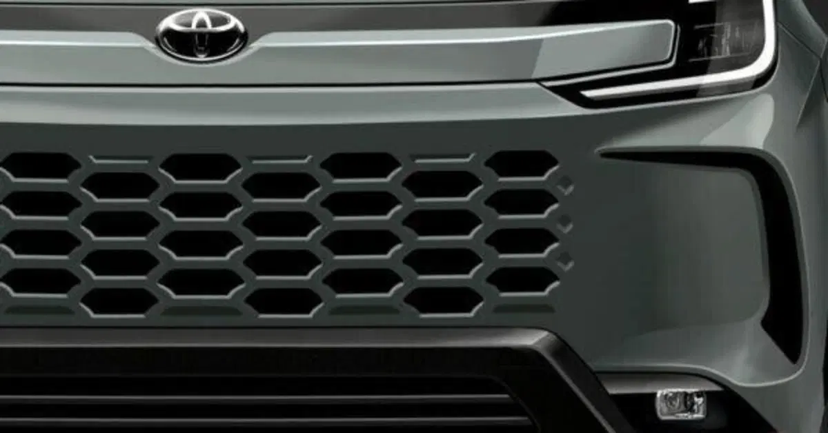Toyota RAV4 2025, ecco com'&egrave; fatta dentro la nuova SUV giapponese che debutta il 21 maggio