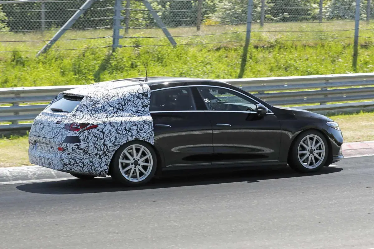 Mercedes CLA Shooting Brake 2026: il ritorno a sorpresa della familiare compatta, ora anche elettric (7)