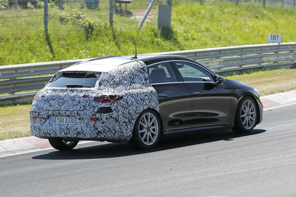 Mercedes CLA Shooting Brake 2026: il ritorno a sorpresa della familiare compatta, ora anche elettric (8)