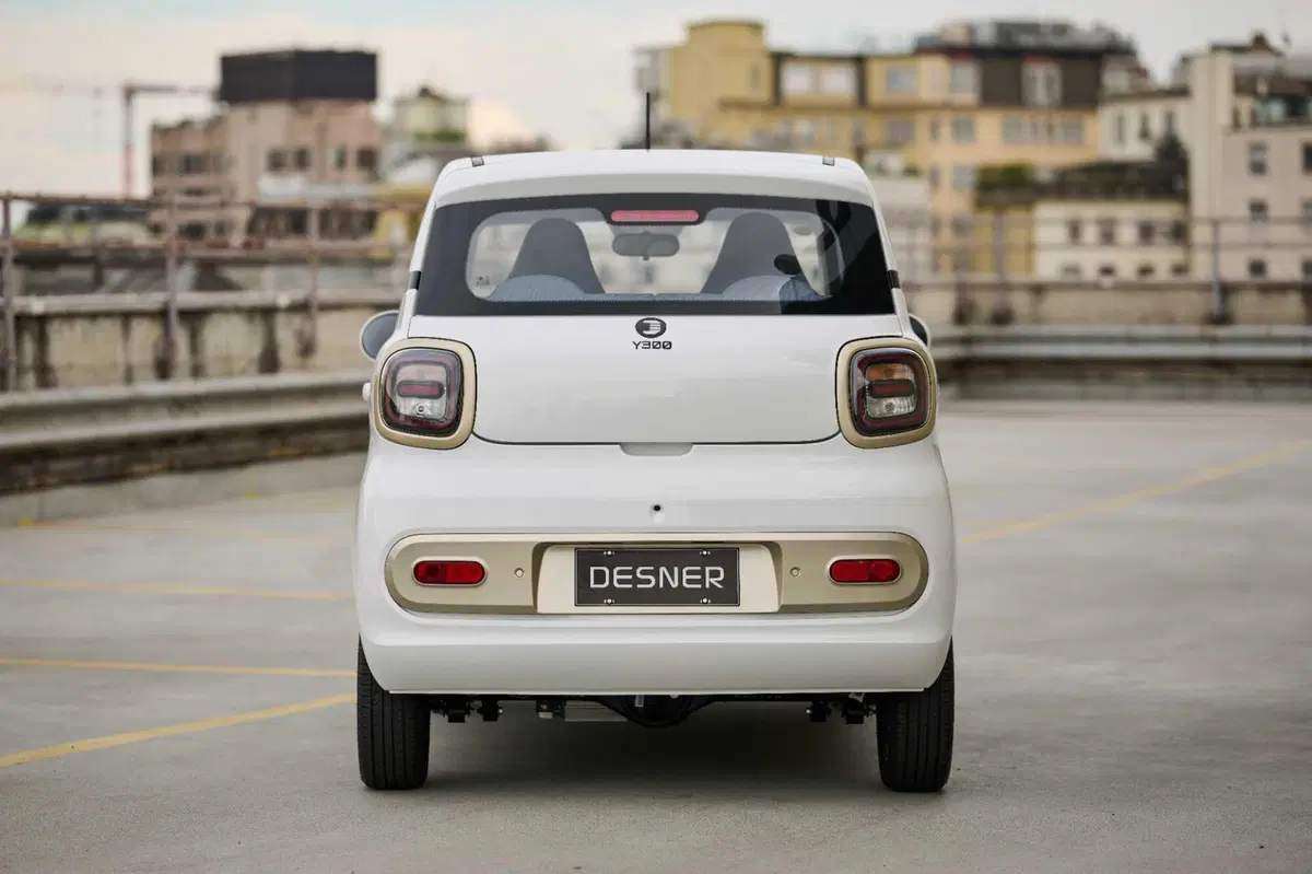 Desner Y300: elettrica 4 posti da citta (ma fa i 90 km/h) [VIDEO]