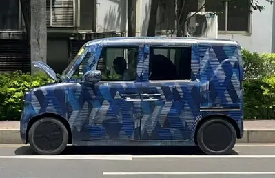 BYD si lancia nelle key car: ecco il primo prototipo con le porte scorrevoli
