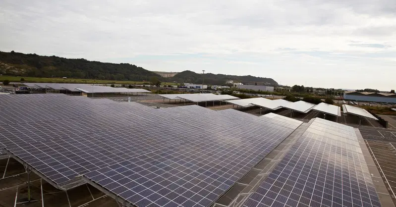 Il fotovoltaico cinese ha le backdoor illegali. Qualcuno ha controllato le auto? 