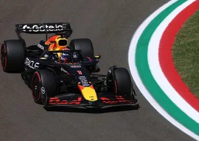 F1. Red Bull cambia tutto ad Imola: arrivano aggiornamenti importanti per la RB21 ma Verstappen non sembra soddisfatto