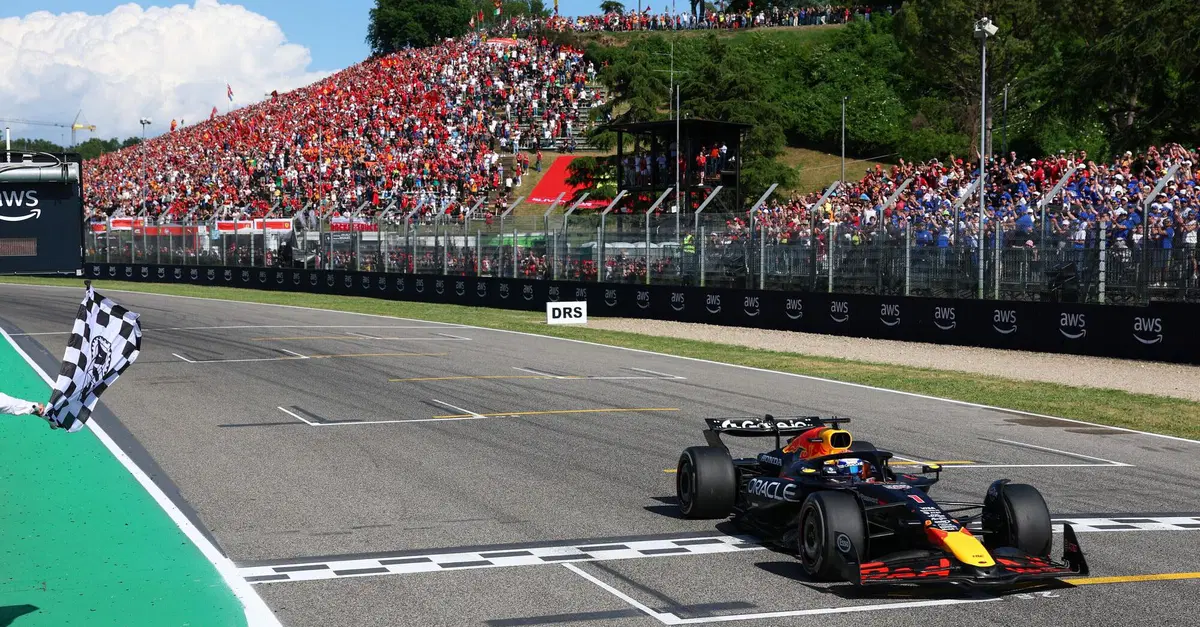 F1. GP Imola 2025: Max Verstappen vince davanti alle due McLaren! Rimonta Ferrari con Hamilton 4&deg; e Leclerc 6&deg;. DNF per Antonelli