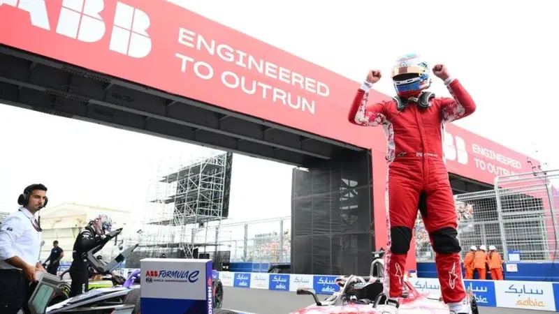 Formula E. Rowland vince Gara 2 dell'E-Prix di Tokyo e allunga in classifica a casa di Nissan
