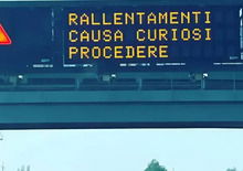 Rallentamenti causa curiosi, l'avvertimento della Società Autostrade