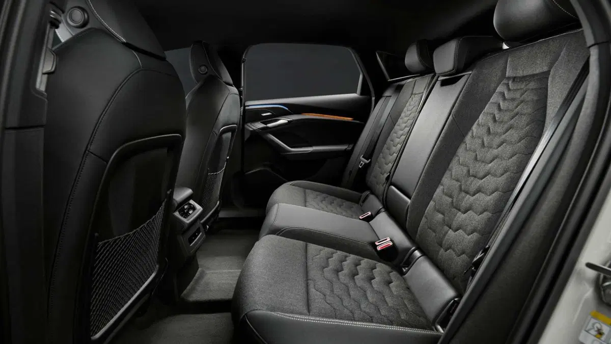 Audi A6 Sportback e-tron (2024-->>) (11)