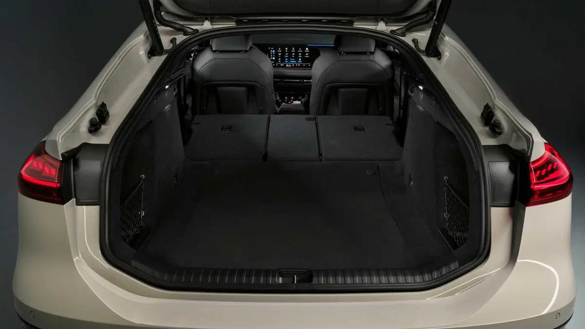 Audi A6 Sportback e-tron (2024-->>) (12)