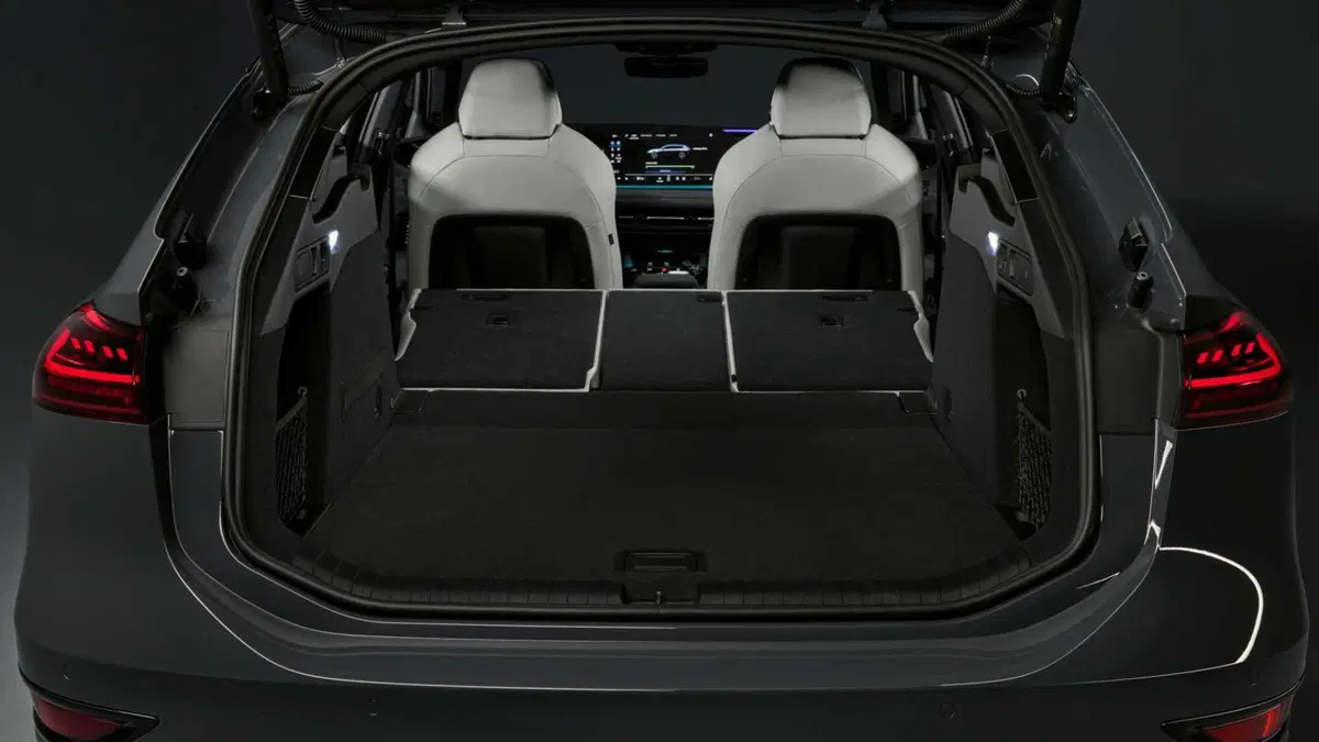 Audi A6 Avant e-Tron (12)