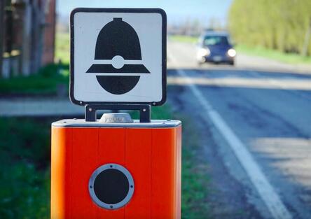 Galatina, colpi di fucile contro l’autovelox sulla statale 101: torna l’allarme vandalismo
