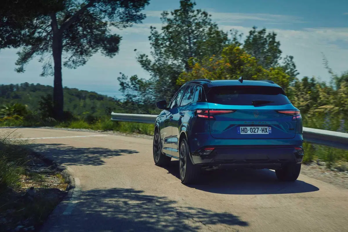 Nuova Renault Austral: il restyling parla la lingua di Cupra (2)
