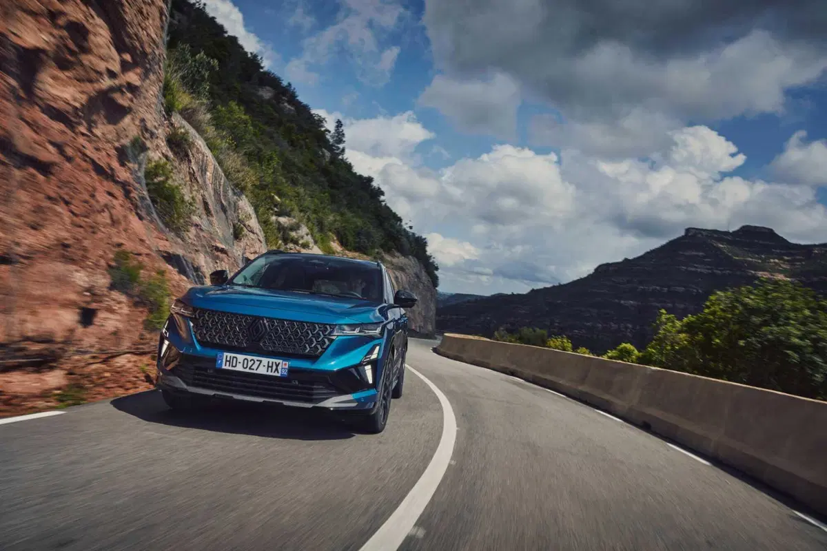 Nuova Renault Austral: il restyling parla la lingua di Cupra (5)