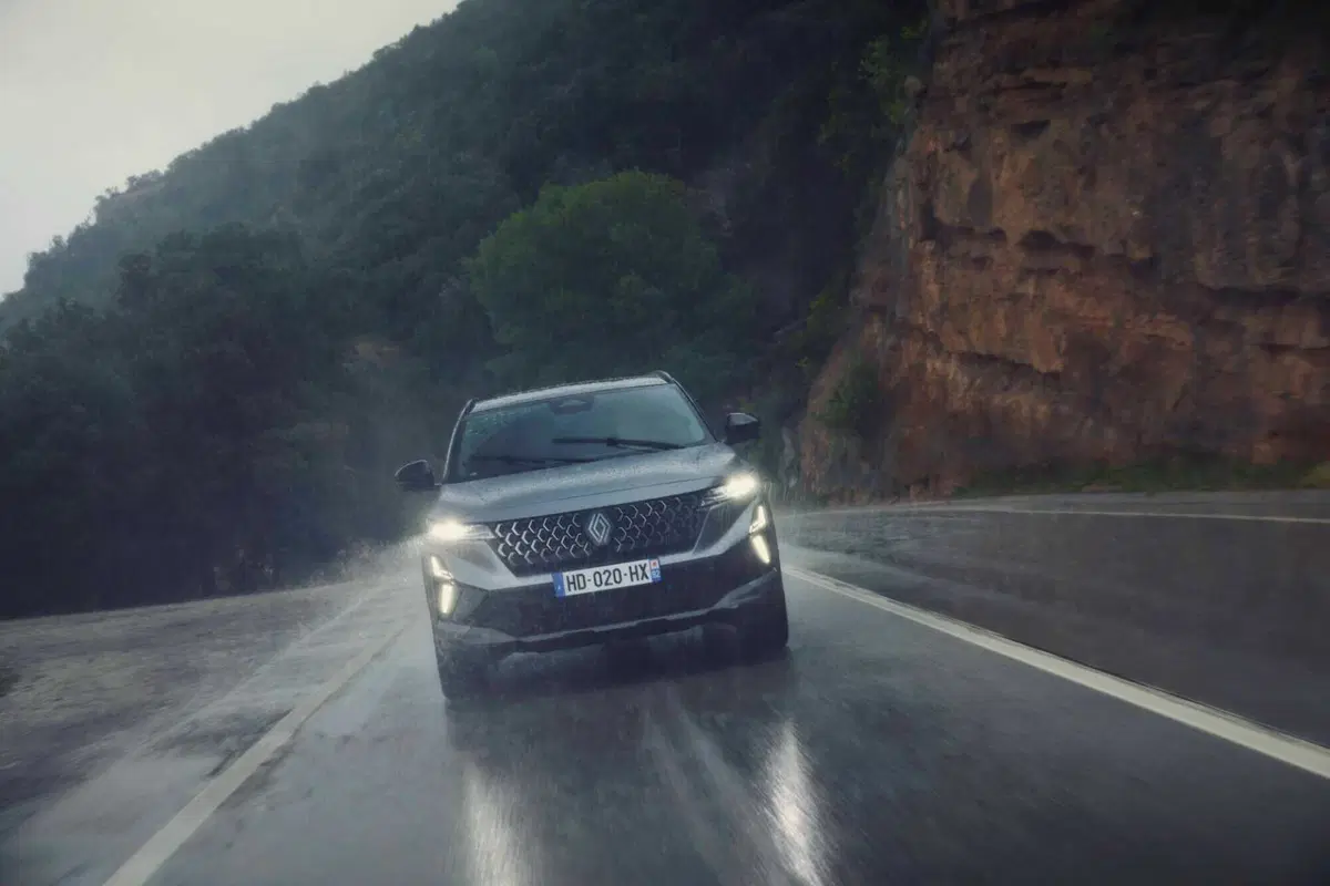 Nuova Renault Austral: il restyling parla la lingua di Cupra (9)