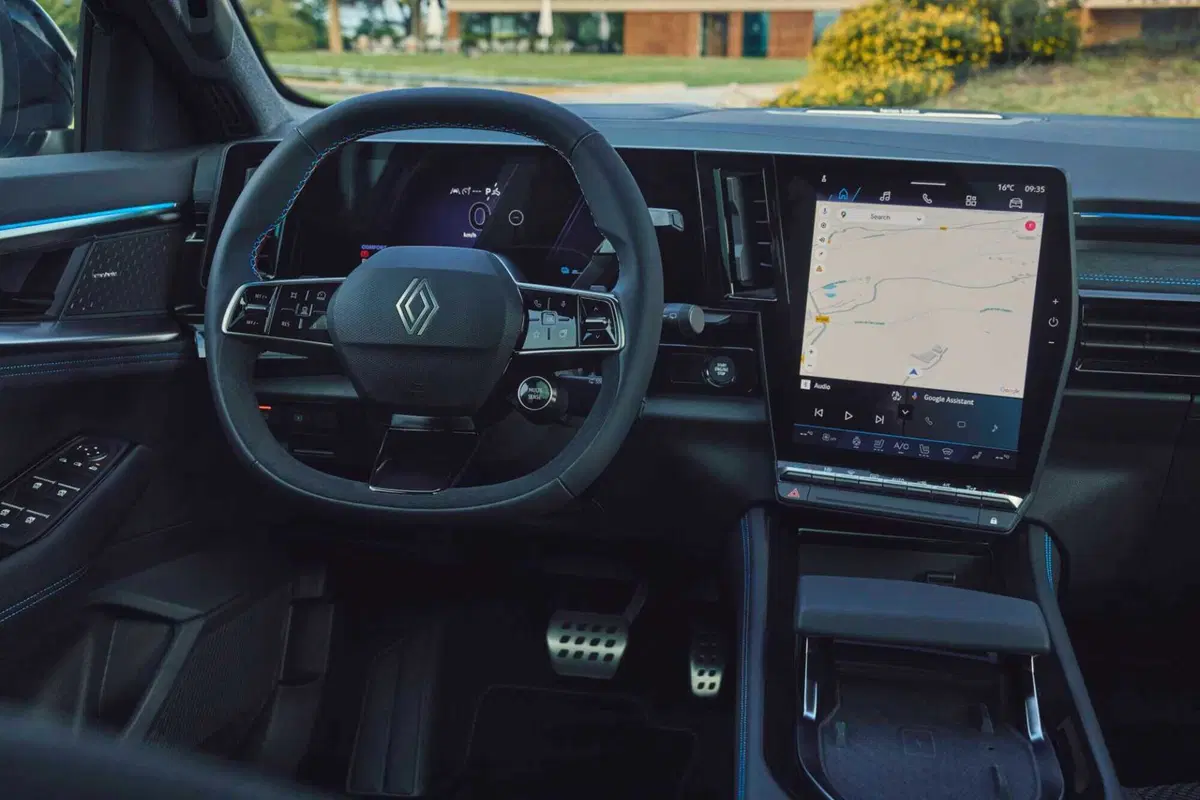 Nuova Renault Austral: il restyling parla la lingua di Cupra (12)