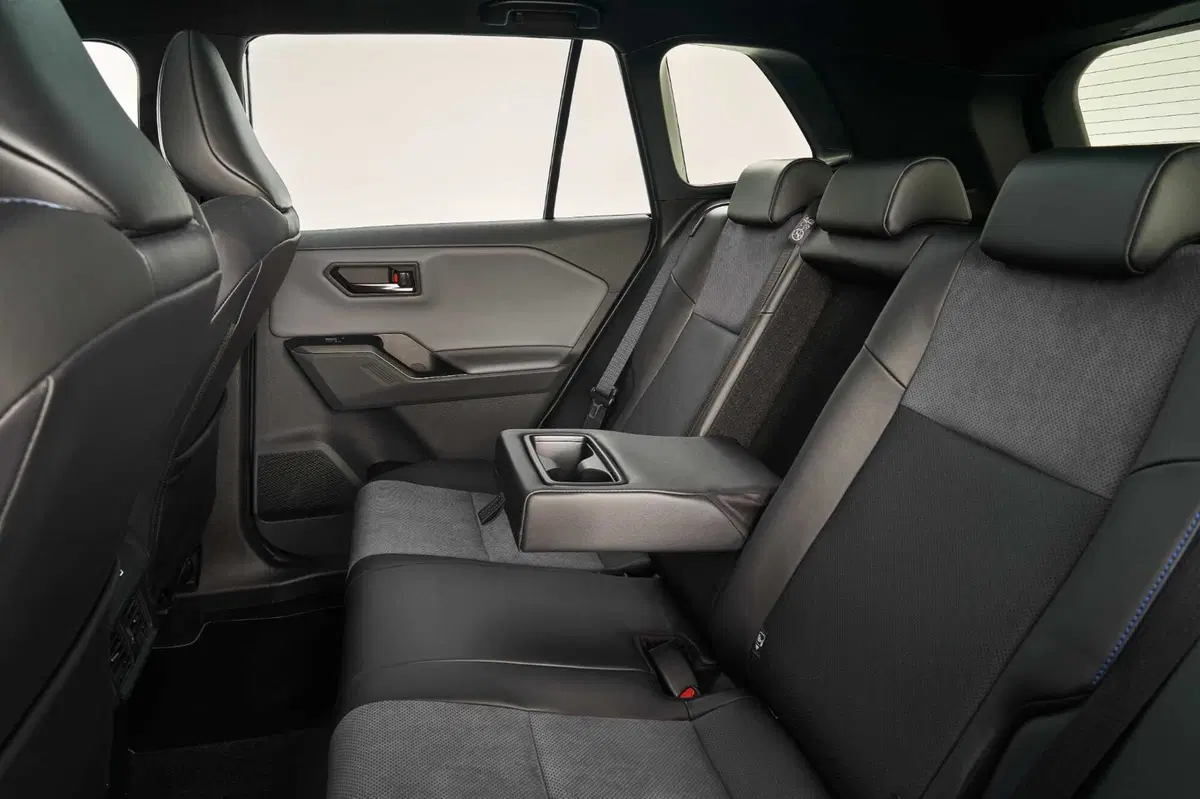 Toyota RAV4 2025 (8)