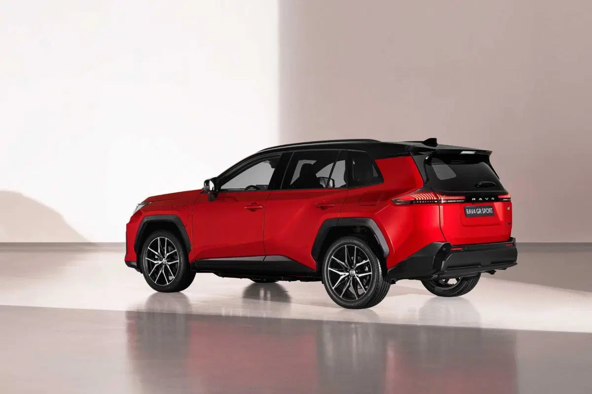 Toyota RAV4 2025 (21)