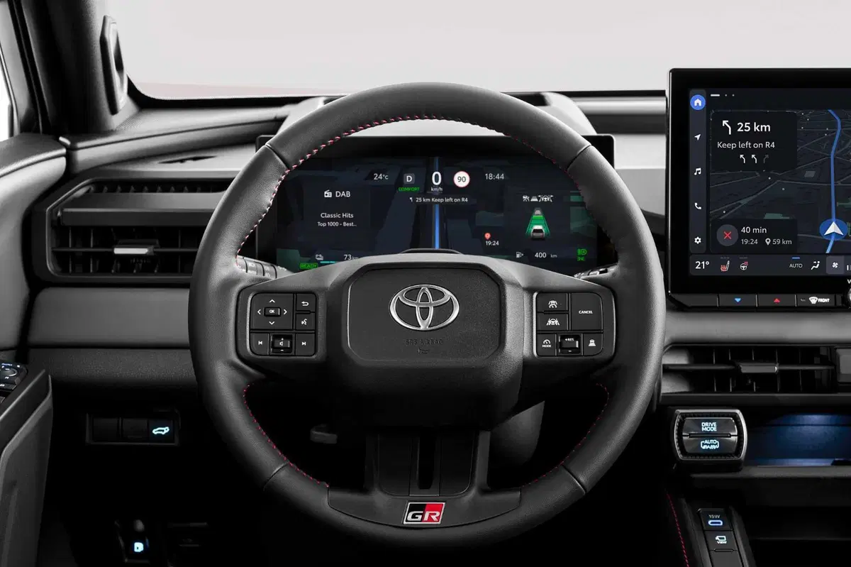 Toyota RAV4 2025 (9)