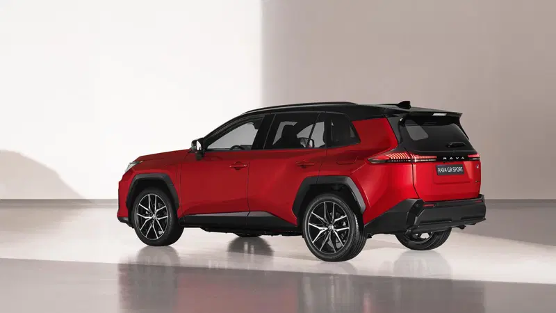 Toyota RAV4 2025: nulla &egrave; come prima, ecco la sesta generazione con la GR SPORT [VIDEO]