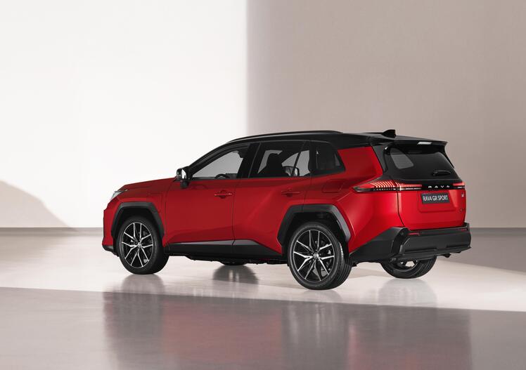 Toyota RAV4 2025: nulla è come prima, ecco la sesta generazione con la GR SPORT