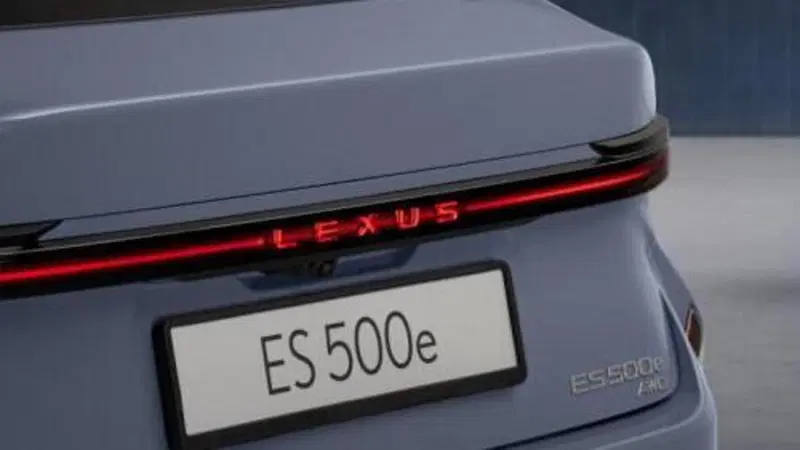 Lexus ES 2026: la nuova generazione ripensa i pulsanti della plancia [VIDEO]