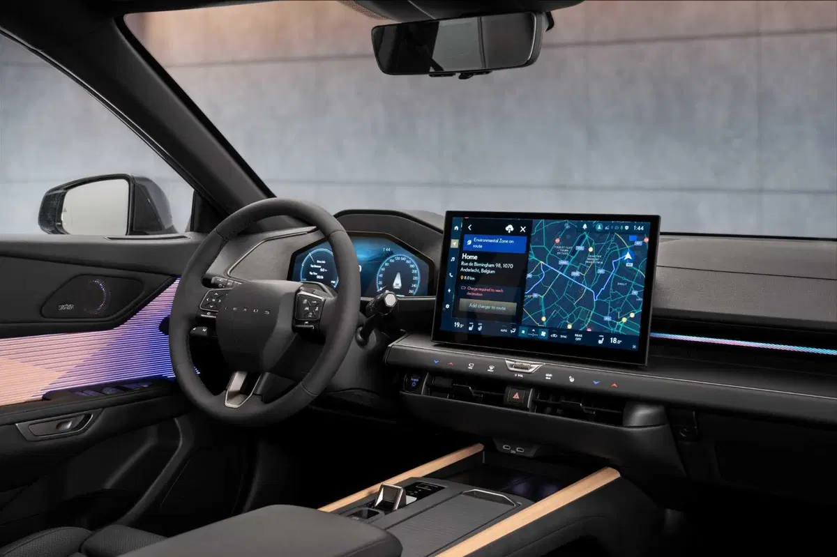 Lexus ES 2026: la nuova generazione ripensa i pulsati della plancia [VIDEO] (4)