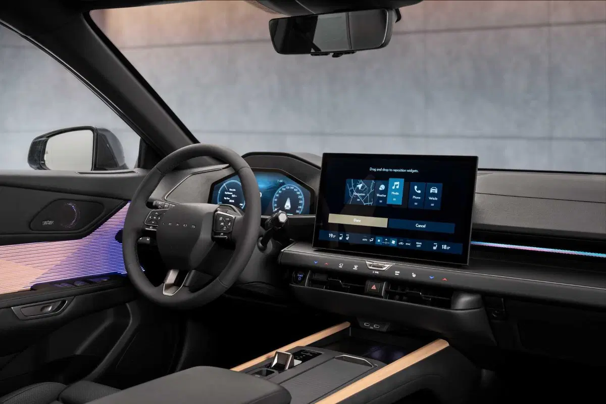 Lexus ES 2026: la nuova generazione ripensa i pulsati della plancia [VIDEO] (6)