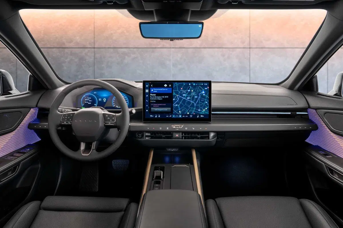 Lexus ES 2026: la nuova generazione ripensa i pulsati della plancia [VIDEO] (8)